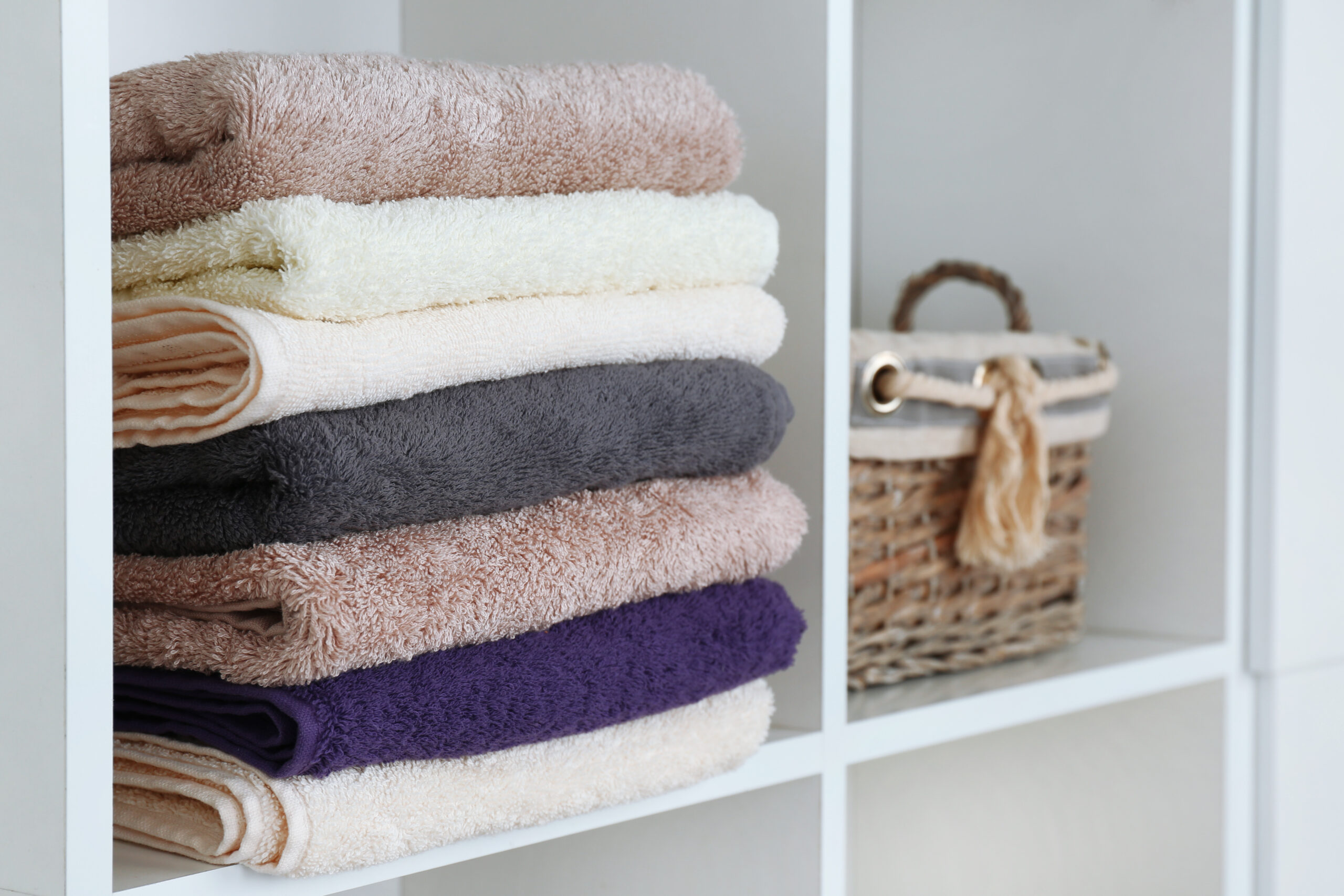 The Tactile Luxury: Elevating the Bathroom Through Linens and Towels